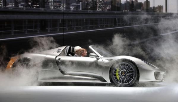 Hibrit teknolojili 918, Avrupa'da vergiler hari yaklak 850 bin dolara satlacak.