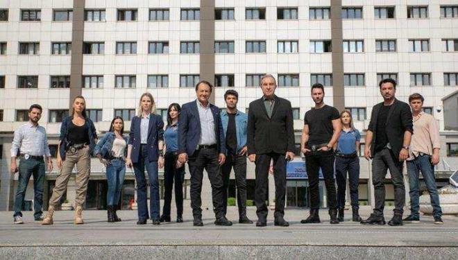 Kadrosuna katt be yeni oyuncuya ramen ekranlara veda eden Arka Sokaklar'n final dahi yapmamas izleyenleri kzdrrken gerek sonunda gn yzne kt.