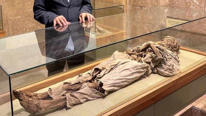 Sarn mumyann lm nedeni  <br>  Rahibenin Msr tarznda sarglama tekniiyle mumyalandna dikkati eken nller, unlar syledi:
