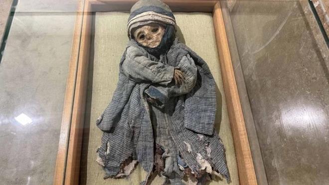 Sarn rahibe mumyas<br>    nller; sarn rahibe mumyasnn Aksaray'a bal Ihlara Vadisi'ndeki Ylanl Kilisesi'nde bulunduunu aktararak, kadnn 21-22 yanda ldn ve 162 santimetre uzunluunda olduunu vurgulad.