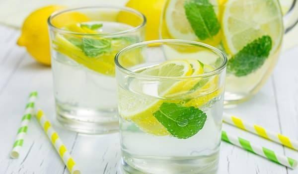 Ellin, Amerikan Psikiyatri Birlii'nin Ruhsal Bozukluklarn Tansal ve statistiksel El Kitabnn, bamllk yapan maddeler listesinde diyet asitli iecekleri saymadn ve saylmas gerektiine dikkat ekiyor.