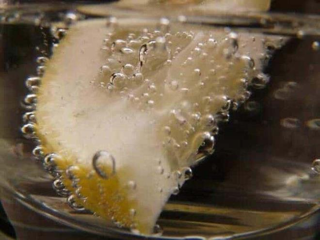 Gearhardt, diyet sodaya bamllnzn ok ileri gittiini gsterebilecek fiziksel semptomlarn olduunu ve tketmemeniz gerektiini bilseniz bile ondan uzaklaamadnz bu yzden vcutta daha ok zarara yol atn ifade etti.