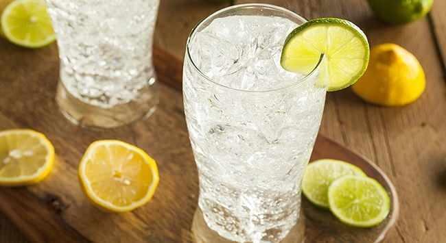 Diyet soda imenin gizli yan etkilerini rendi. Ellin; diyet asitli ieceklerin uyarc maddeler kadar iddetli, hatta ondan daha kt bamlla yol aabileceini sylyor.