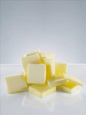 Tereyana bitkisel ya ve patates kartrlyor.