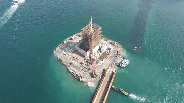 Bylece yapnn etraf muhtemel sarsntlara, zemin kaymalarna ve dier oluabilecek tehlikelere kar glendirildi.