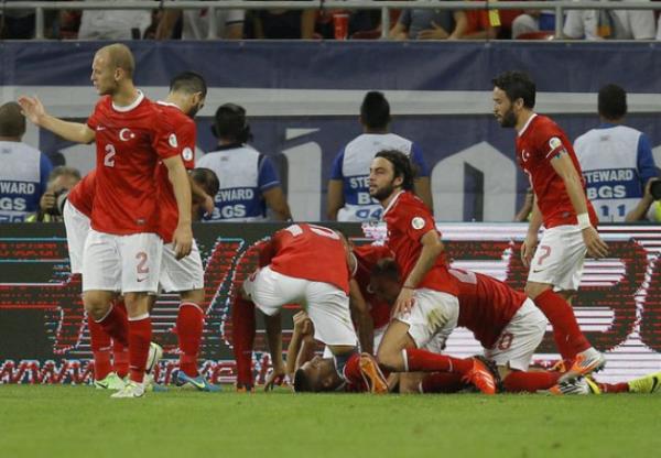 <p><b>@MatKapGeldi</b></p>  Bu mactada 100 tel saim gitti tebrikler TRKYE :)