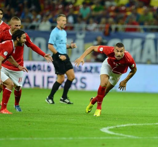 <p><b>KozkiranEmre</b></p>  Bir Fenerbaheli olarak Trkiye'nin tartmasz en iyi teknik direktr Fatih Terim'i tebrik ederim.