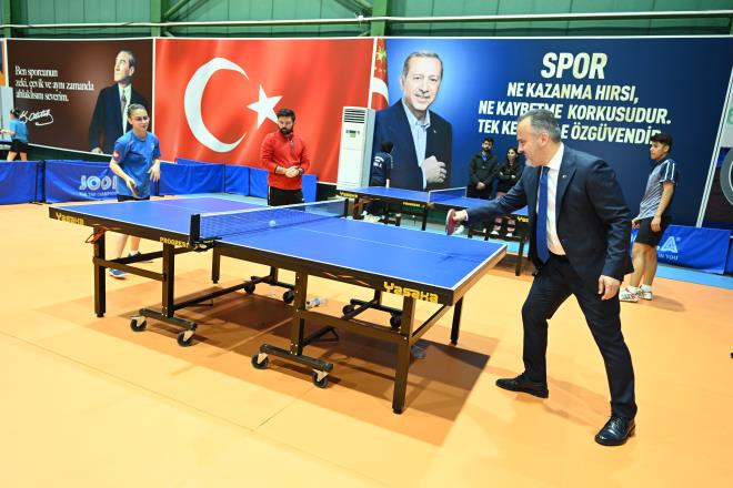 Bu almalar kapsamnda Hatay?da yardmlarn datm, geici barnma alanlarnn oluturulmas ve seyyar tuvaletlerin kurulumu iin youn mesai harcayan Bursa Bykehir Belediyesi, dier taraftan Bursa?ya gelen depremzedelere de gerekli her trl destei salyor.