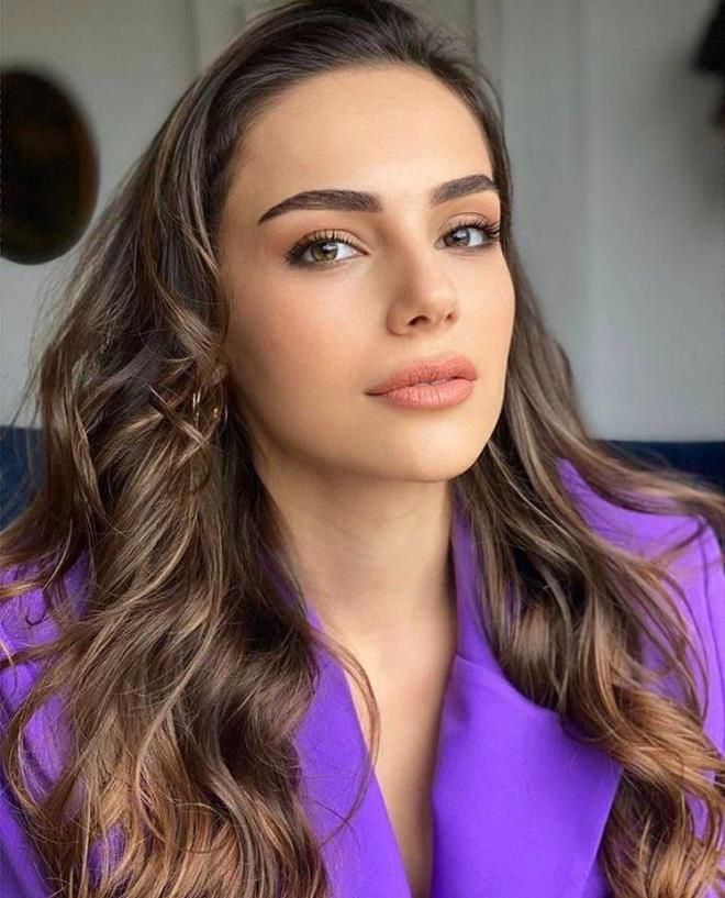 Hemen polise haber veren Tanrsevsin, hrszn atlyenin otantik kapsn krarak ieri girdiini aklad.