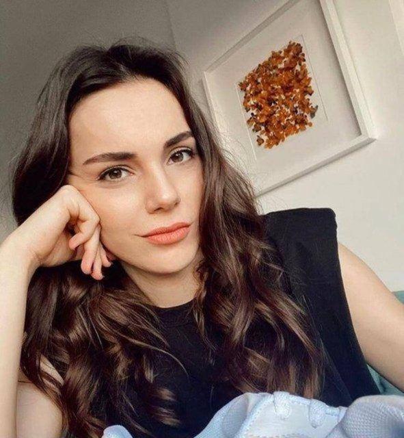 Akatlar'da yer alan atlyesinin gvenlik alarmnn uyars ile neye uradn aran nl oyuncu, apar topar soluu atlyesinde ald.