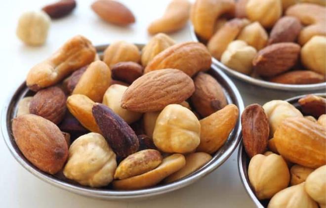 zellikle alanlarn sahur vaktinde i kuruyemi yemesi, uzun sreli ala ramen yaanma ihtimali olan konstre bozukluunu ve ba arsn da engeller.