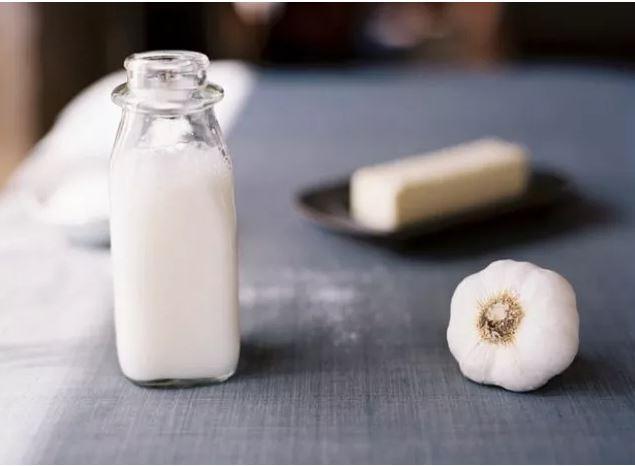 Astm ve ksre iyi gelemesiyle bilinen sarmsak st, tedavi srecine katk salamaktadr. zellikle astm hastalarnn bu karm gnde bir defa tketmesi nerilmektedir.