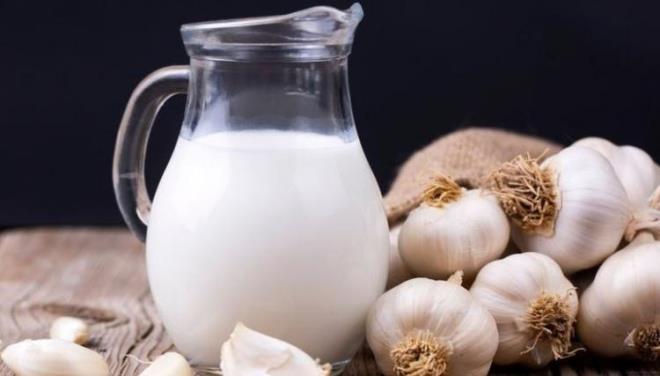 Peki bu ikiliyi bir araya getirmeyi hi dndnz m? Sarmsak ve st birlikte tketildiinde yarar iki katna ktn uzmanlar aklad.