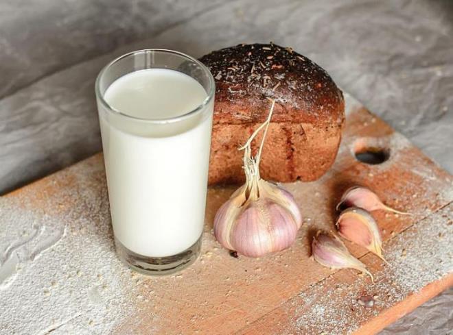 Kaynayan karm ocaktan alndktan sonra tketebilirsiniz. stee gre iine bal ilave ederekte iebilirsiniz.