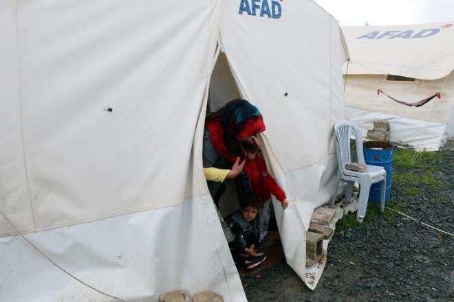Depremin byk ykma neden olduu Hatay?da binlerce kii adr ve konteyner kentlerde yaamn srdryor.