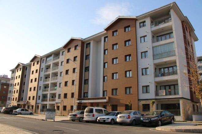 Kira tespit davalar asndan ara buluculuk mekanizmas nemli bir grevi yerine getirecek. Kesin bir yzde verilemez ama yzde 40-50 gibi bir baar oran ngrlebilir. Tahliye davalar asndan ise ayn iyimserlikte olamyoruz. yle ki mal sahiplerinin daha nce grtkleri ve ihtarname gnderdikleri kiraclar ile tahliye srecinde uzlamadklarn gryoruz. Bu noktada tahliye davalar asndan ara buluculuk srecinde baar orann daha dk olacan dnyoruz." dedi.