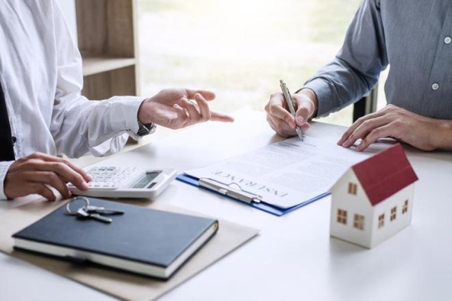 "Ara bulucu taraflar arp onlar ikna etmeye alacak"<br>      Gayrimenkul Hukuku Dernei Bakan Ali Gven Kiraz, son dnemde kirac ile mal sahibi arasndaki ilikinin ciddi ekilde bozulmasnn, artan davalarn ve sulh hukuk mahkemeleri ile icra mahkemelerinin kira szlemesi kaynakl ihtilaflar nedeniyle kilitlenmi olmasnn bu davalarla ilgili ara buluculuk srecini gndeme getirdiini syledi.