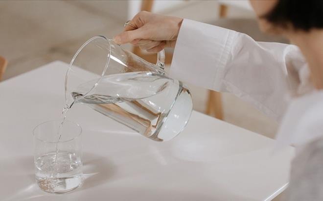 14 saatlik oru sresinin olabildiince rahat gemesi ve bu kapsamda da kiisel saln zarar grmemesi iin su tketimine, iftar ve sahur sofralarna dikkat edilmesi gerektiini belirten uzmanlar, aksi takdirde birtakm salk problemlerinin ortaya kabileceine iaret etti.