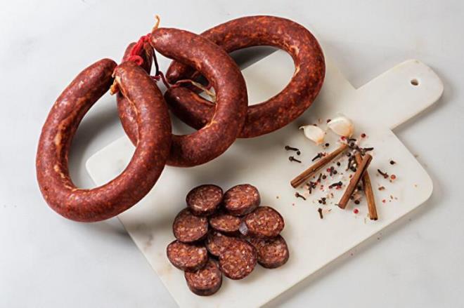 Kendi denetimlerini kendileri yapyor olmallar. Son kullanma tarihine baklmal. Etiket tebliine gre iinde neler olduu paketin zerindeki etikette yazmak zorunda. Hele hele de fiyat ucuzsa, etiketi iyi incelemekte fayda var." diyerek szlerini tamamlad.