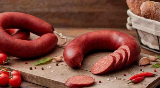 stanbul'un 39 ilesinde yer alan marketlerden toplanan sucuklar zerinde yaplan incelemeler, korkun bir sonucu gzler nne serdi. ncelemeyi yrten Gda Laboratuvarlar ve Gda Denetileri Dernei Bakan Yardmcs Bahadr Orhan "Sucuklarn harlarnda hi hayvan hcresine rastlanlmad. Vatanda etiketi iyi incelemeden hibir rn almamal. Kendi denetimini yapmal" uyarsnda bulundu.