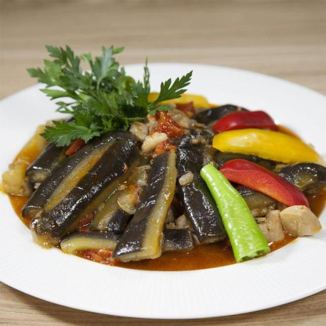 Trk mutfanda da oka tketilen patlcan faydalaryla herkes tarafndan bilinir. Lezzeti de bir o kadar damaklar atlatan patlcan iftar yemeinde tercih etmenin ok faydal olduunu biliyor muydunuz? Uzmanlarn nerisiyle ite iftarda patlcan yerseniz bakn ne oluyor.