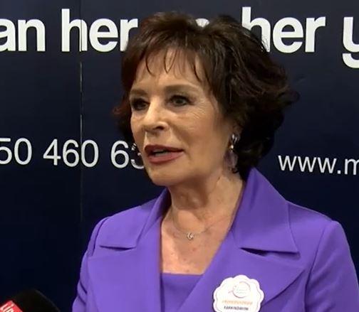 Ardndan kontroller devam etti. New York'ta seyahat yaparken doktora gittim. Doktor hemen 'biyopsi yapalm' dedi.