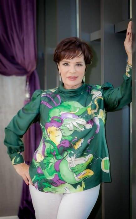 Erken tehis olduu zaman hayat kurtaryor. Ben de buna bir rneim. Kzm da bir rnek. Ne yazk ki her ikimiz de buna yakalandk. Ama erken tehis olduu iin tedaviyle tekrar hayatmza kavuabildik" aklamasnda bulundu.