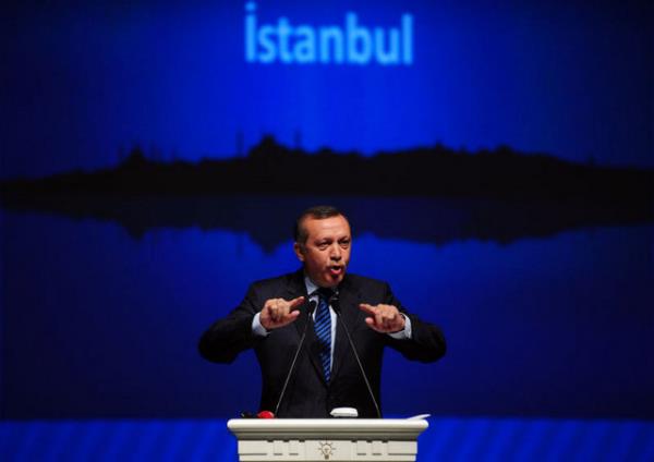 "Trkiye Babakan Recep Tayyip Erdoan, lgn olarak adlandrlan projeyle Karadeniz ve Marmara Denizi'ni birbirine balayacak."