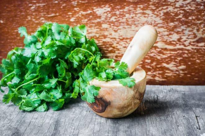 MAYDANOZ VE NANE    i olarak tketilmesi gereken bu iki bitki az iini temizleyen doal besinlerden en etkili olanlardr. ftar sahur aras tketilmesi nerilir.