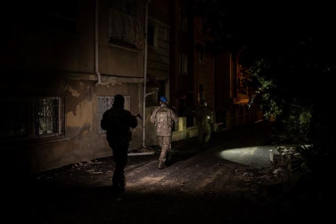 Bolu'daki 2. Komando Tugay'nda grevli tabur komutan, Antakya merkez ve Harbiye Mahallesi'nde asayi ve emniyeti salamak iin gece gndz devriye grevi icra ettiklerini syledi.