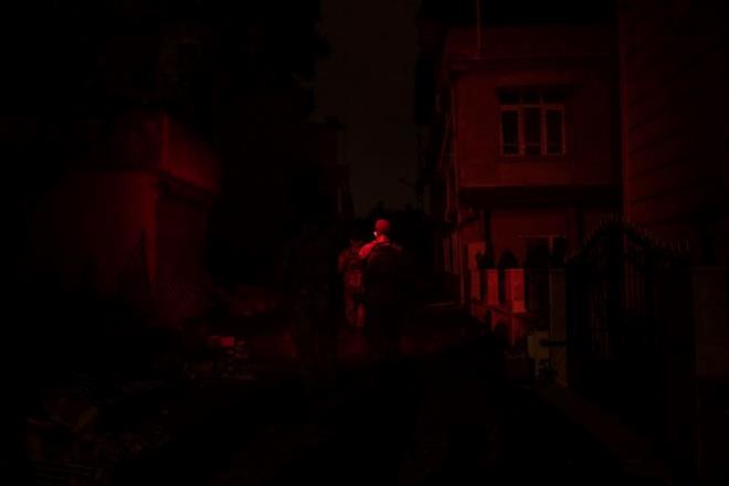 Tabur komutan, depremin ardndan arama kurtarma, adr, adr kent kurma, gelen yardmlar depremzedelere ulatrma, acil ihtiyalar giderme, kylere ve ulalamayan yerlere yardmlar gtrmek iin altklarn ifade etti.