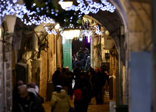 srail glerinin Mescid-i Aksa'ya dzenledii baskn srasnda, Kble Mescidi'ndeki Filistinlilere iddet kullanarak mdahale ettii ve buradakilere iddet uygulad grntler, tepkiye yol amt.