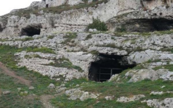 En eski yerleim yeri: Yarmburgaz maaralar