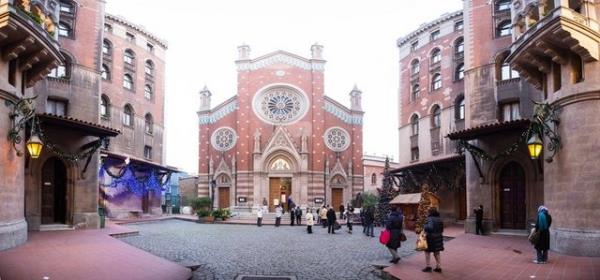 En byk kilise: St. Antuan Katolik Kilisesi