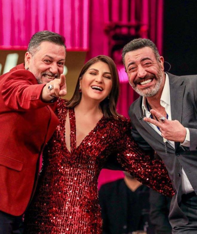 SALIK DURUMU NASIL?    Salk durumu merak edilen nl mzisyenin 1 hafta boyunca doktor kontrolnde kalaca renildi.