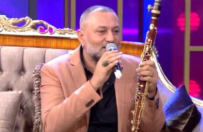 arklar Bizi Syler programnda yer alan nl klarneti Hsn enlendirici'den hayranlarn zen haber geldi. enlendirici'nin kansere yakaland ortaya kt. Dn ameliyat olan nl ismin barsak kanserine yakaland renildi. nl klarnetinin salk durumu...