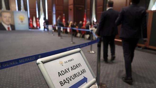 CUMHURBAKANI ERDOAN'IN ADAY AIKLAMASI    Cumhurbakan Erdoan, kabinede yer alan bakanlarn 28. Dnem Milletvekili Genel Seimi'nde aday olmalarna ynelik soru zerine, "Kesinletirdikten sonra bunlarn aklamalarn da yle gzel bir trenle arkadalarmzn yerlerini, konumlarn, hatta listeyi malum vereceiz. Bu liste de zaten Yksek Seim Kurulu'na verildikten sonra kim nerede hepsi ortaya km olacak. Kabinedeki arkadalarmzla ilgili almalarmz hl devam ettiriyoruz. Onlar da netletirdikten sonra aklarsak daha isabetli olabilir. nk her an her ey deiebiliyor." deerlendirmesini yapt." yantn vermiti.