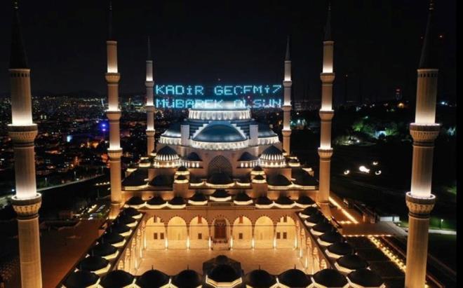 Diyanet leri Bakanl tarafndan paylalan takvimle dini bayram ve kandillerin yan sra Kadir Gecesi'nin 2023 tarihi de paylald. Takvime gre, Kadir Gecesi nisan ay ierisinde idrak edilecek.