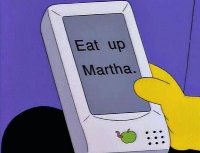 Akll telefonlar henz icat edilmemiken, The Simpsons'n 1994 ylnda yaynlanan Lisa on Ice blmnde dokunmatik telefon grlyor. Logo da ise u an gnmz teknolojilerini kasp kavuran apple irketinin 'elma' ekli var.