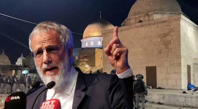 srail'in Mescid-i Aksa'ya ynelik saldrlar dnyada yank uyandrrken, baz politikaclarn yan sra nl isimlerden de knama mesajlar geldi. ngiliz Mslman sanat Yusuf slam, sosyal medya hesabndan Mescid-i Aksa'nn ilk namaz kld cami olduunu belirtti. slam'n bu paylam zerine Brezilyal nl karikatrist Carlos Latuff, usta sanatnn Kuds'te namaz kldn konu edinen bir izim yaymlad.