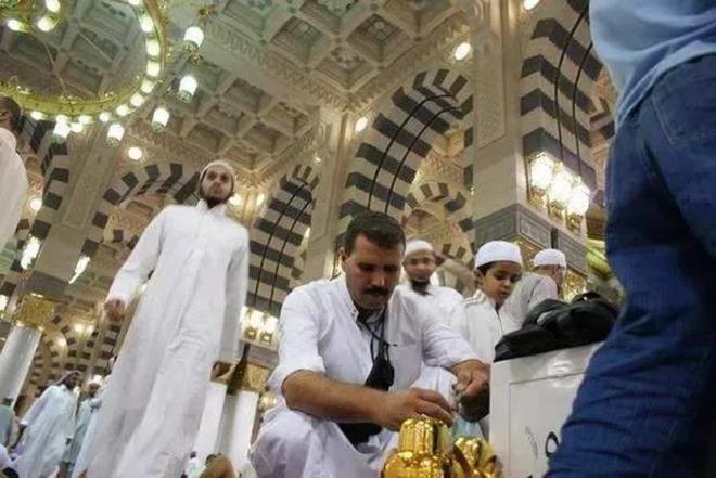 Doyurucu, al giderici: Ebu Zer'i Gfari (ra), Kabe'de 30 gn kalm, sadece zemzem suyu ierek yaamtr.