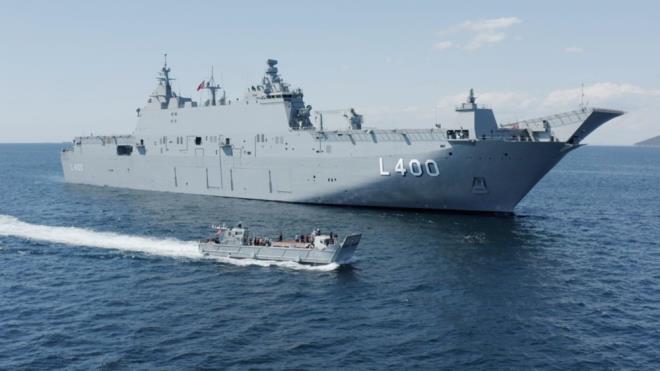 Gemideki silah sistemleri, sava ynetim sistemi, elektronik harp sistemleri, kzltesi arama ve takip sistemi, elektro-optik arama sistemi, lazer ikaz sistemi, torpido savunma sistemi, radarlar, muhabere sistemleri, seyir sistemleri, bilgi datm sistemleri yerli ve milli imkanlarla gelitirildi.