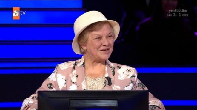 �nl� oyuncu Kenan �mirzal�o�lu'nun sunumuyla ekranlara gelen yar��ma yeni b�l�m�yle herkesi ekranlara kilitledi.