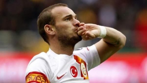 <p><b>Wesley Sneijder</b></p>  <p>Yllk Maa: 3.200.000 euro</p>