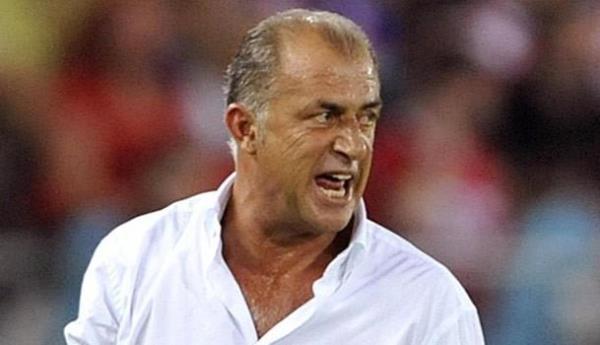 Yeni mevkime ok abuk altm. yi bir tekniim vard ve abuk uyum saladm. Daha sonra Galatasaray'da da milli takmda da savunmada grev yaptm. Futbolu brakana kadar."