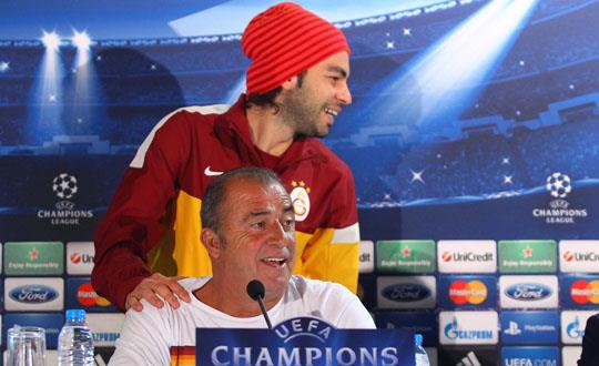 98'de daha iyi olduk. 99'da ok daha iyiydik ve 2000'de de bu baarmz UEFA Kupas'n kazanarak talandrdk. Daima 3' kaleci, 22 ya da 23 oyuncu kullandm. Herkes oynad ve hepsinden maksimum performans aldm."