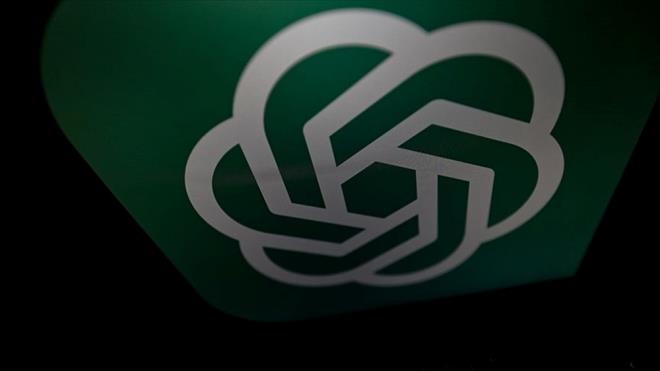 ChatGPT'nin fonksiyonel zelliklerine gz atacak olursak; doal dil ileme yetenei sayesinde, insanlarn doal dilde konuarak veya yazarak sorduklar sorular ve ifadeleri anlamak ve buna uygun cevaplar retmek iin tasarlanm bir yapay zeka dil modelidir. Geni uygulama alanyla birok farkl konuda sorulara yant verebilen, eitli dil seviyelerinde yazlm metinleri anlayabilen ve hatta belirli konularda nerilerde bulunabilen bir modeldir. Bu zellikleri sayesinde chatbotlar, diyalog sistemleri, neri sistemleri gibi birok farkl uygulama alannda kullanlabilir. nceden belirlenmi kurallara bal olmamas zerine kurulu renme algoritmas, nceden belirlenmi kurallara bal kalmadan, verilerden kendiliinden renmeyi salayan bir "derin renme" teknii kullanr. Bu sayede model, verilerdeki desenleri ve ilikileri kendisi renir ve esnek bir ekilde adapte olabilir.