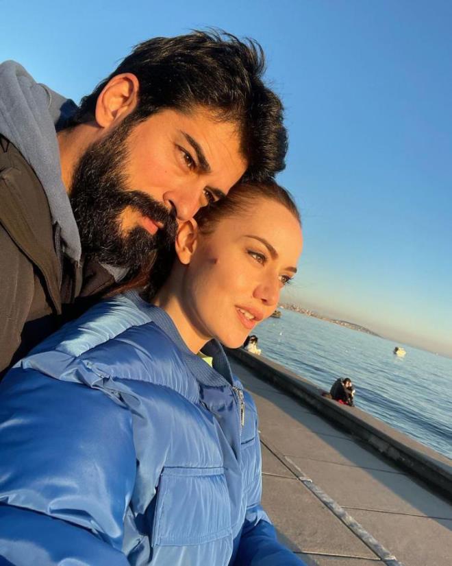 Son zamanlarda milyonlarla anlan zivit imdi ise tekne keyfi yapyor.