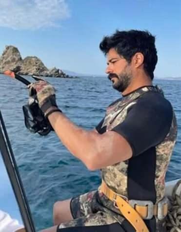 5 MLYONLUK TEKNE KEYF    Ei Fahriye Evcen iin kesenin azn aan zivit'in 5 milyon deerinde bir yatta dal keyfi yapt.