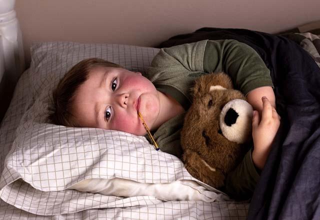 B6 VTAMN EKSKL ARETLER    - Uykusuzluk, fkeli ve saldrgan davranma, dil ilii, yanaklarda kzarklk en nemli belirtilerindendir.